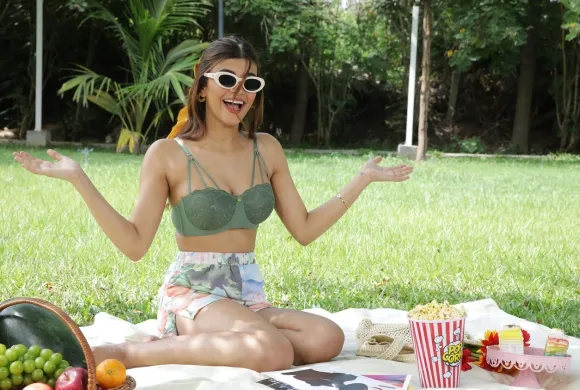 Can Women Wear a Regular Bra as a Strapless Bra?