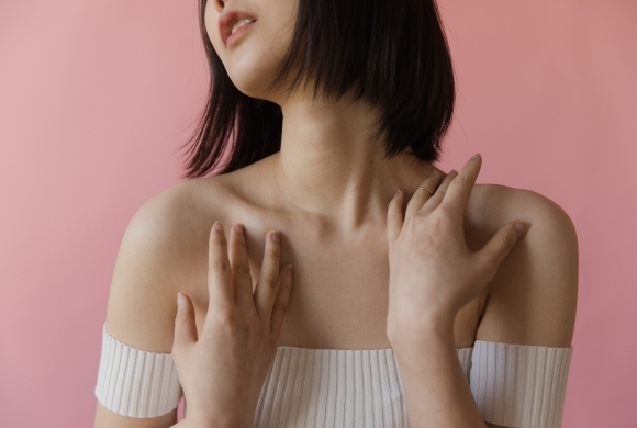 How to Wear a Bra for an Off-shoulder Dress? Some Popular Recommendations